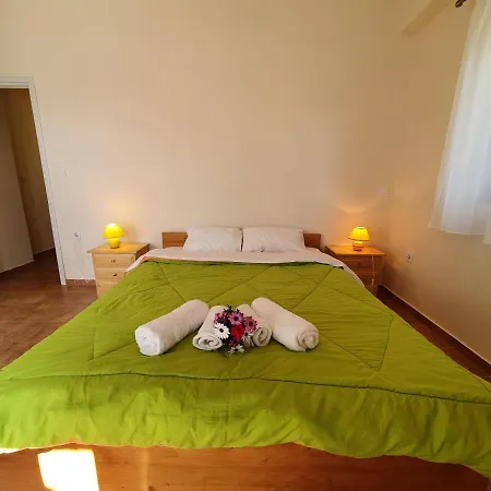 Lefktro 12 * Stoupa